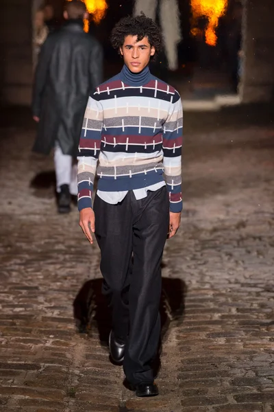 Look 29